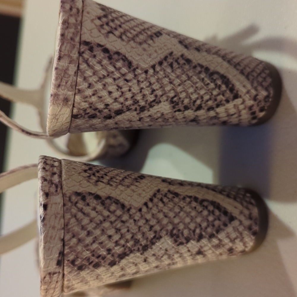 Anne Klein, Snake Pattern Open Toe,T Strap, Block Heels 7.5 - Picture 7 of 10